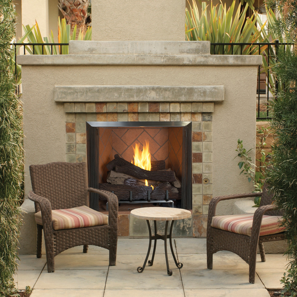 Inspiration for a timeless patio remodel in Orange County with a fire pit