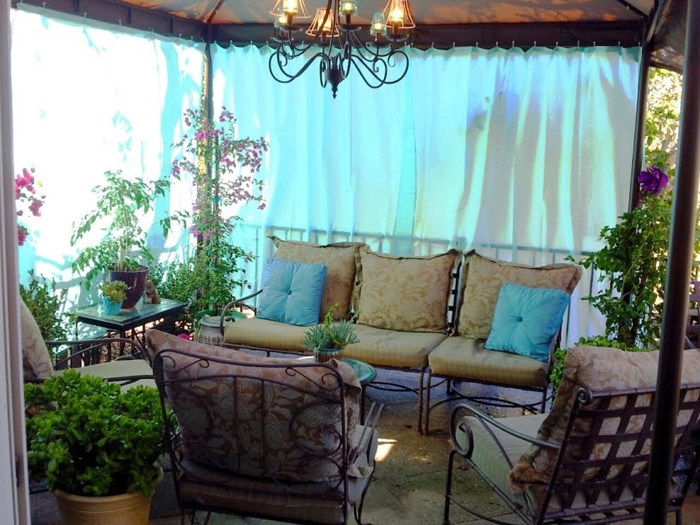 Photo of an eclectic patio in Los Angeles.