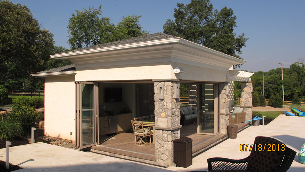 Idée de décoration pour une terrasse arrière design de taille moyenne avec une cuisine d'été, du carrelage et un gazebo ou pavillon.
