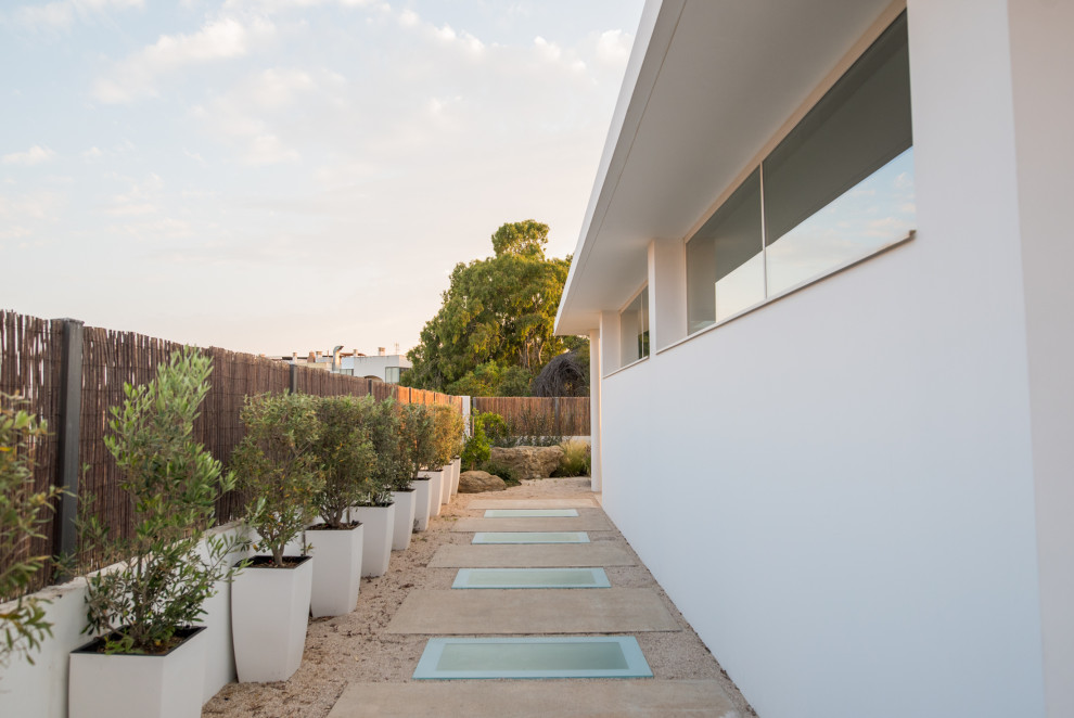 Inspiration for a contemporary patio remodel in Malaga