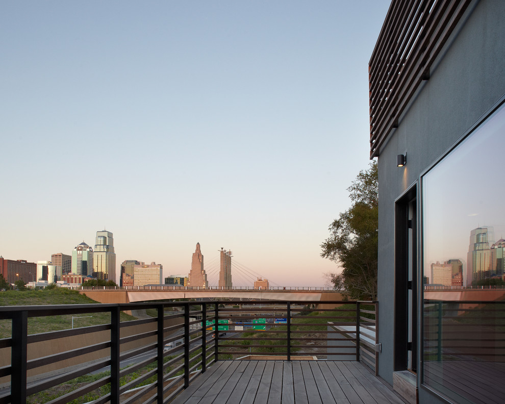 Design ideas for a contemporary patio in Kansas City.