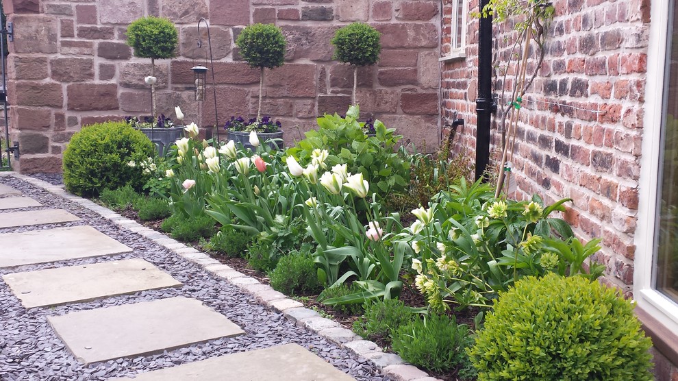 Walled courtyard garden for Mews Cottage Traditional Patio