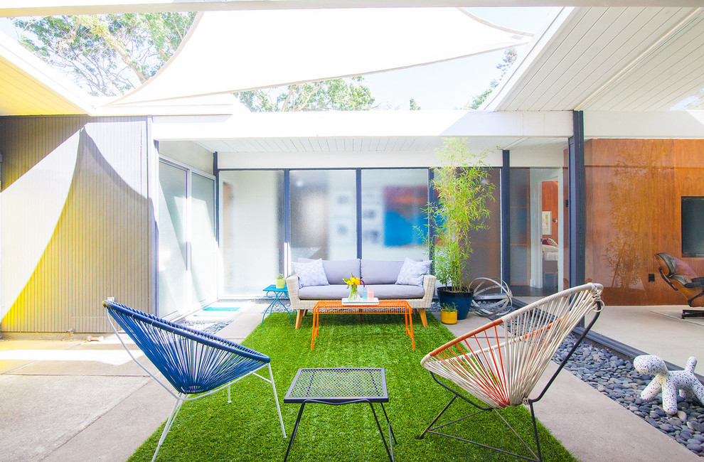 Example of a small 1960s courtyard concrete patio design in San Francisco with no cover