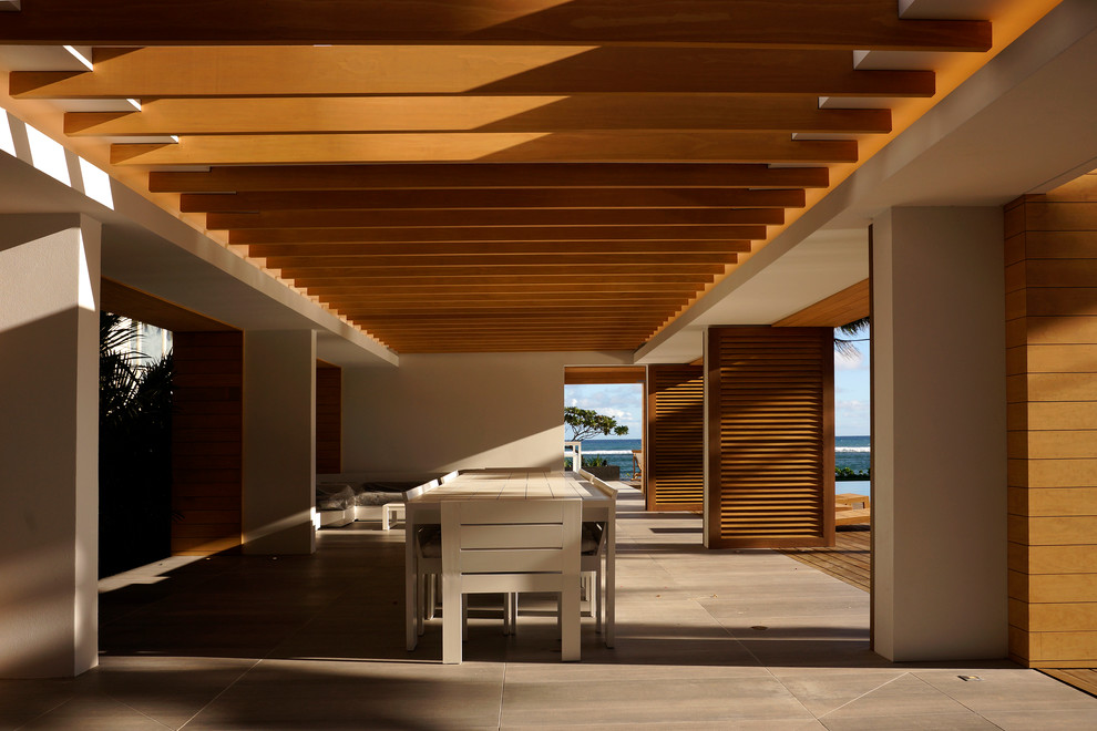 Design ideas for a contemporary patio in Hawaii.