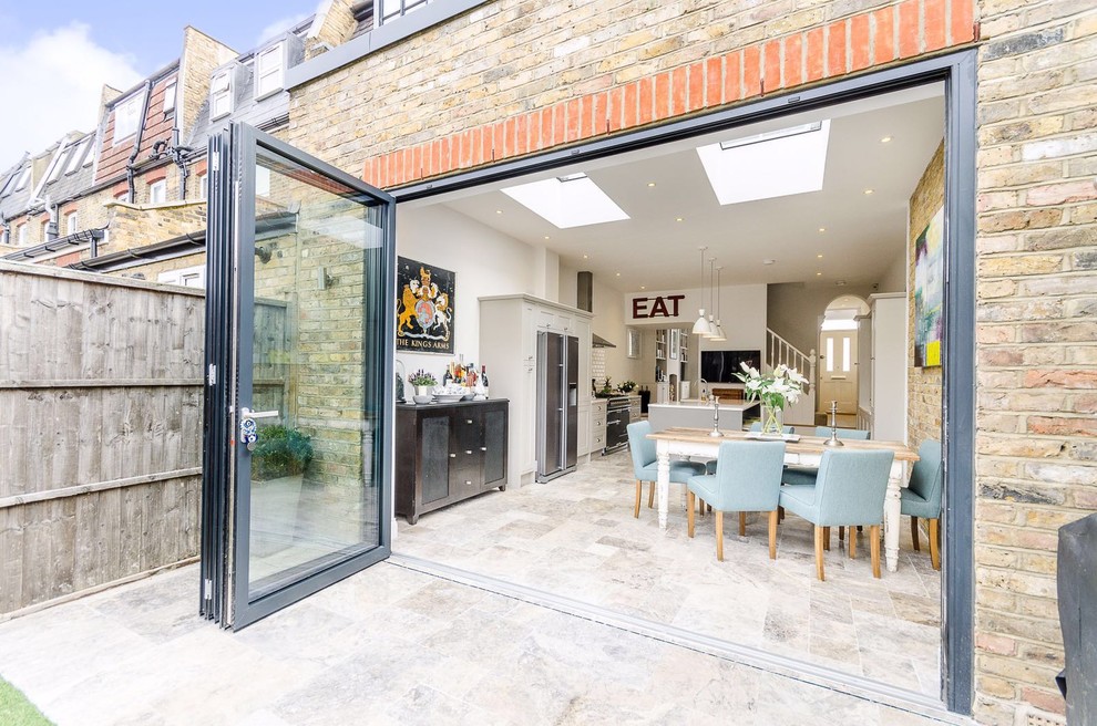 This is an example of a modern patio in London.