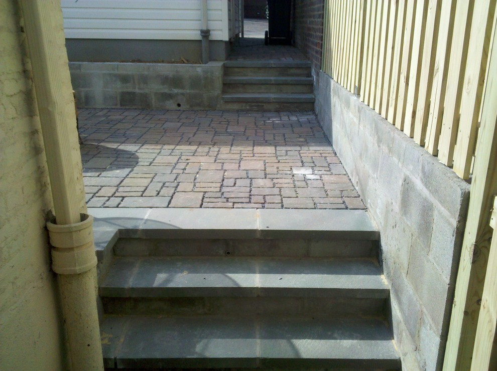 Klassischer Patio hinter dem Haus mit Betonboden in Washington, D.C.