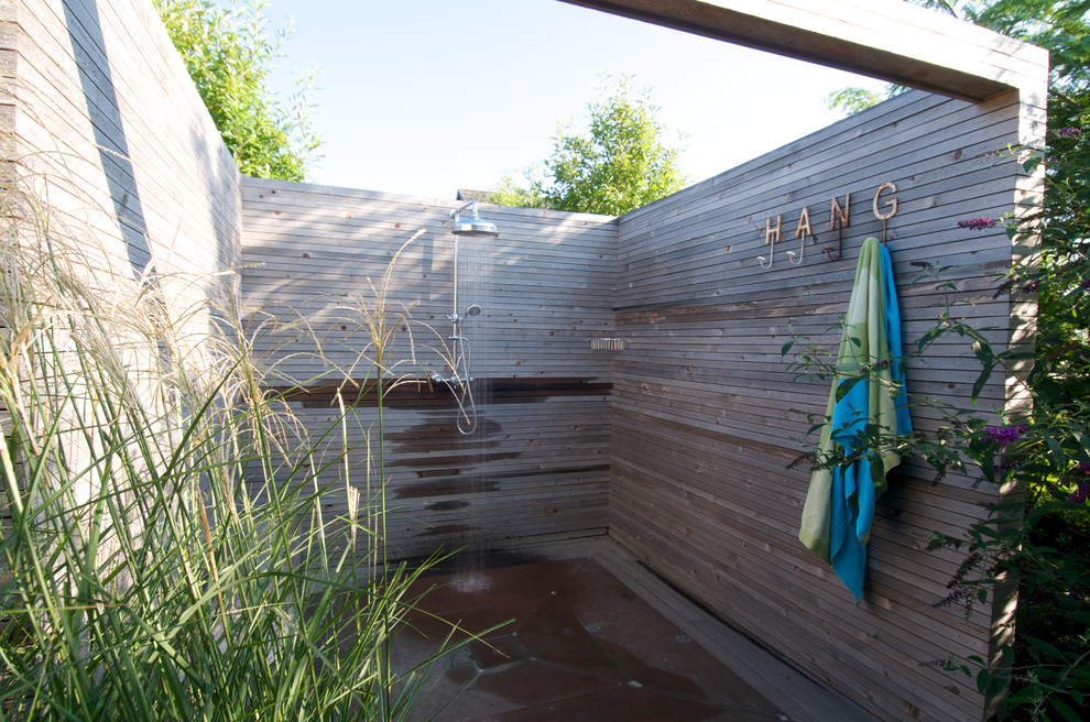 Outdoor patio shower - rustic outdoor patio shower idea in New York
