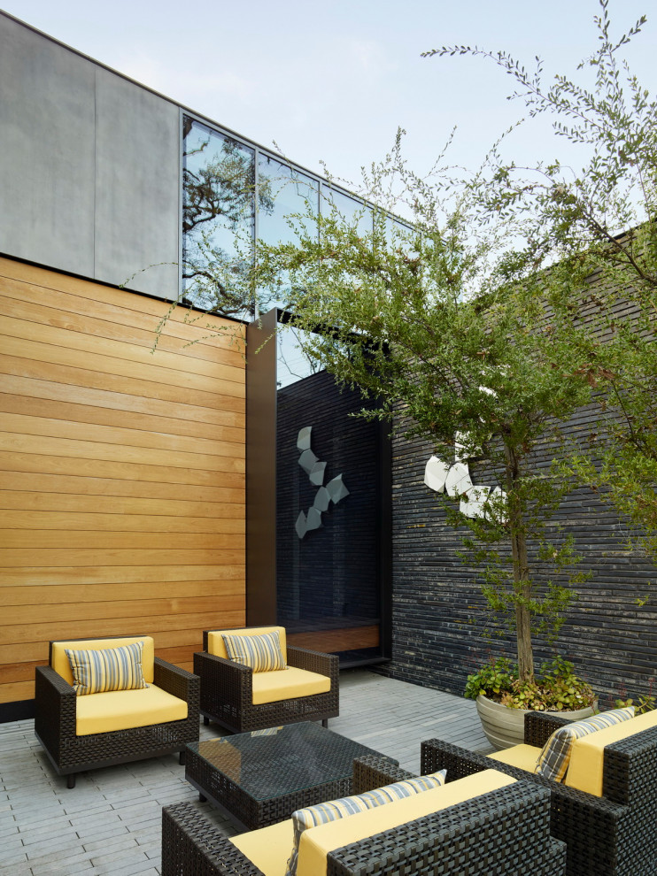 Réalisation d'une terrasse minimaliste avec une cour et une pergola.