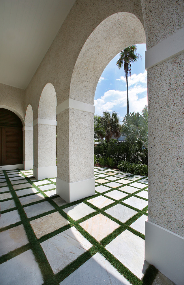 Inspiration for a world-inspired patio in Tampa.
