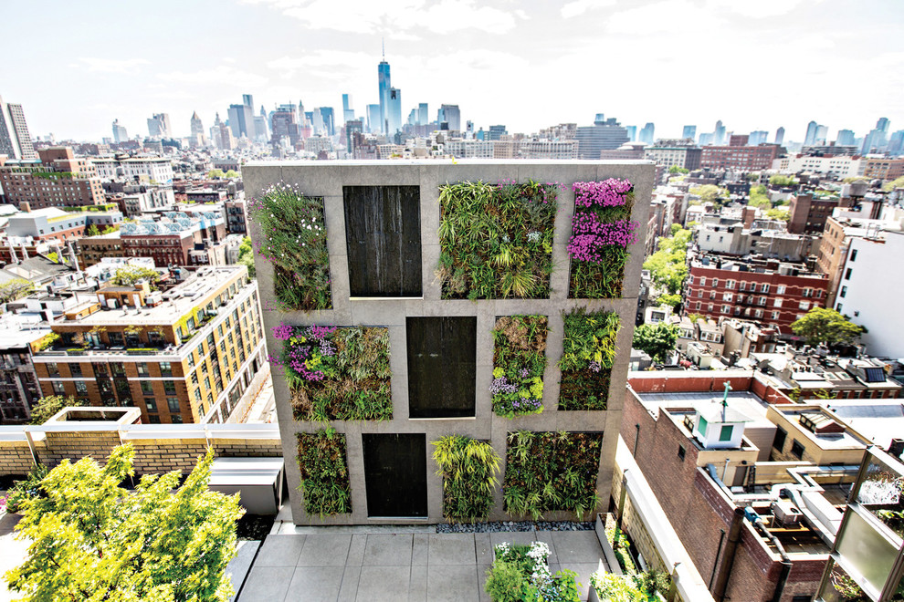 Inspiration pour un mur végétal de terrasse design de taille moyenne avec du carrelage et aucune couverture.
