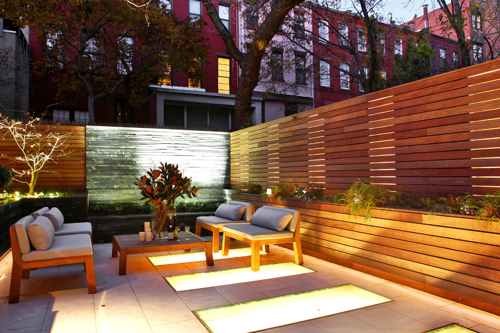 Design ideas for a modern patio in New York.