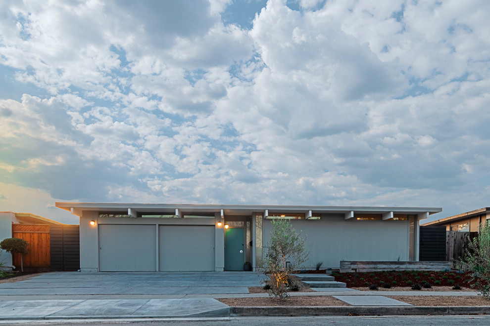 Foto di un patio o portico minimalista di medie dimensioni e davanti casa con lastre di cemento e nessuna copertura
