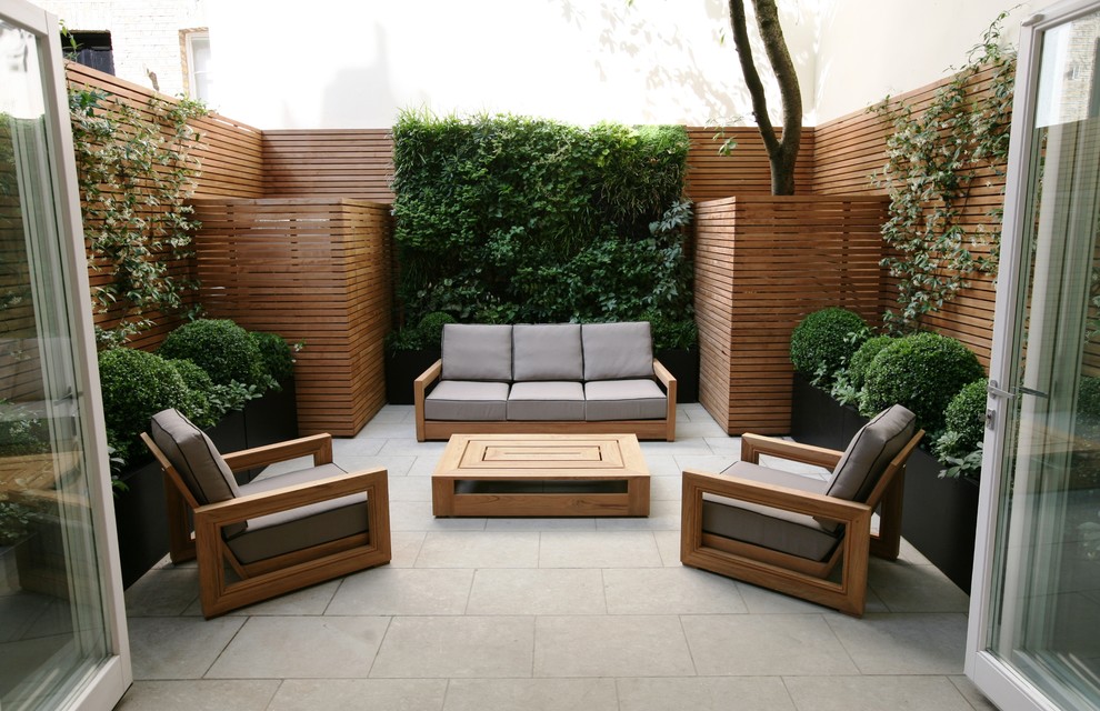 Patio vertical garden - small contemporary patio vertical garden idea in London