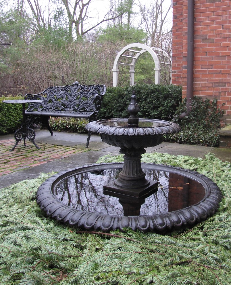 Design ideas for a large traditional courtyard stone water fountain landscape in Chicago.