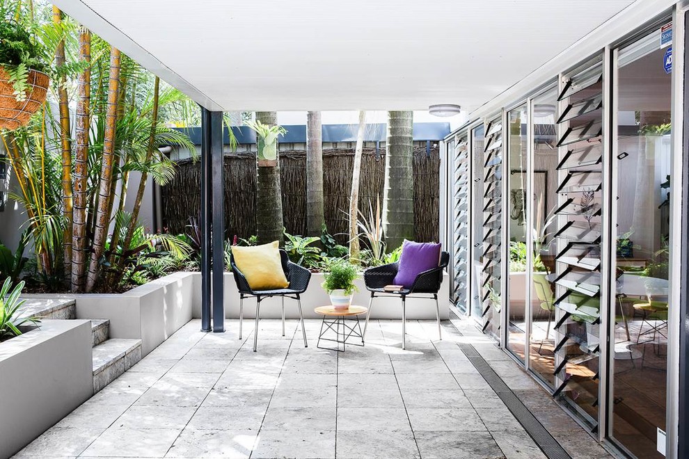 Contemporary patio in Los Angeles.