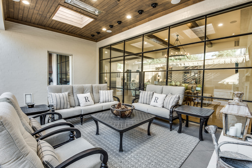 Zerolot Line Home in North Dallas Farmhouse Patio Dallas by