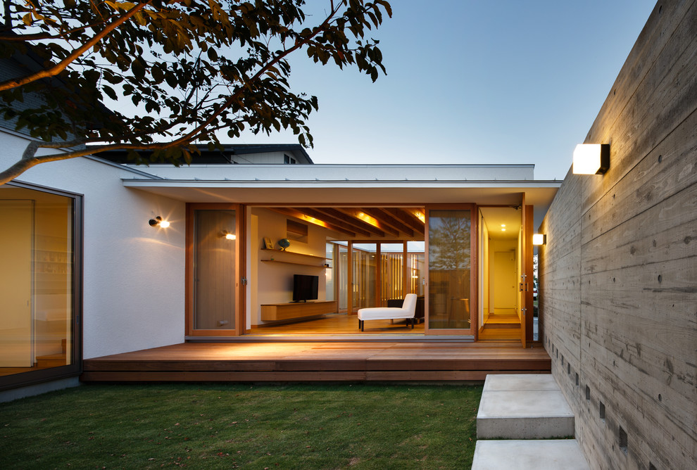 Photo of a contemporary courtyard patio in Other with a roof extension.