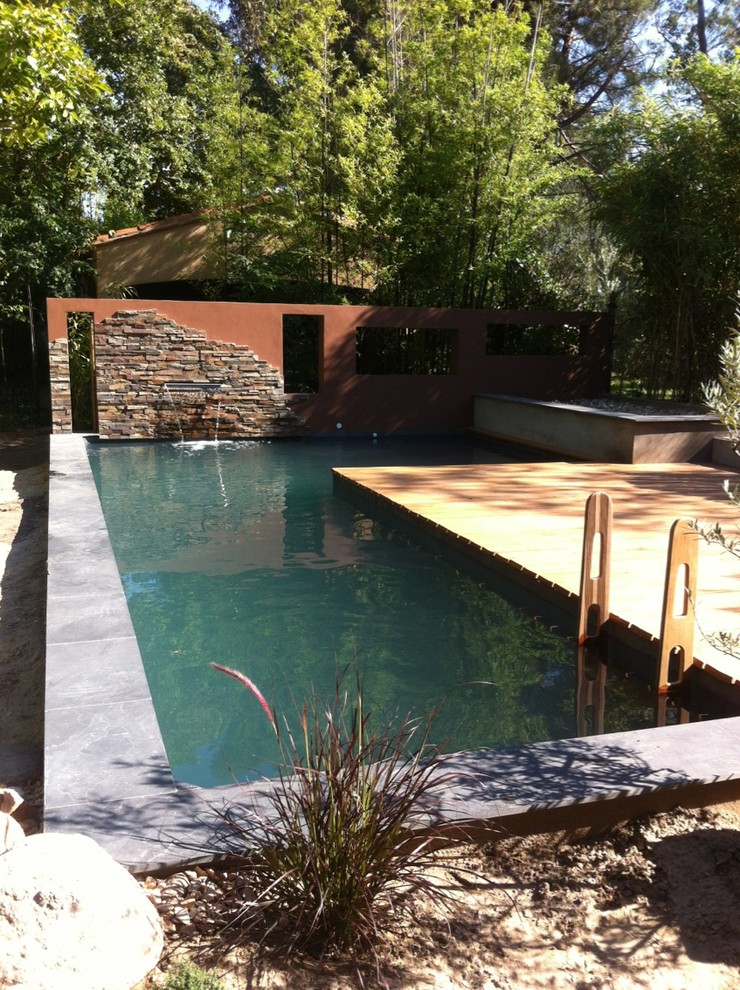 Inspiration for a contemporary swimming pool in Toulouse.