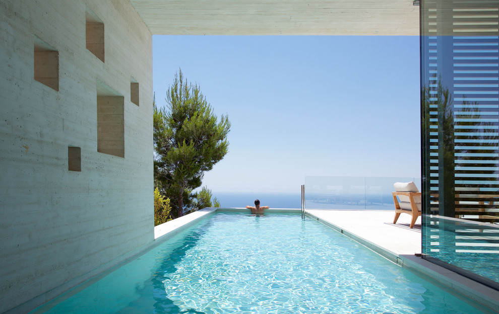 Photo of a medium sized modern rectangular lengths swimming pool in Alicante-Costa Blanca.