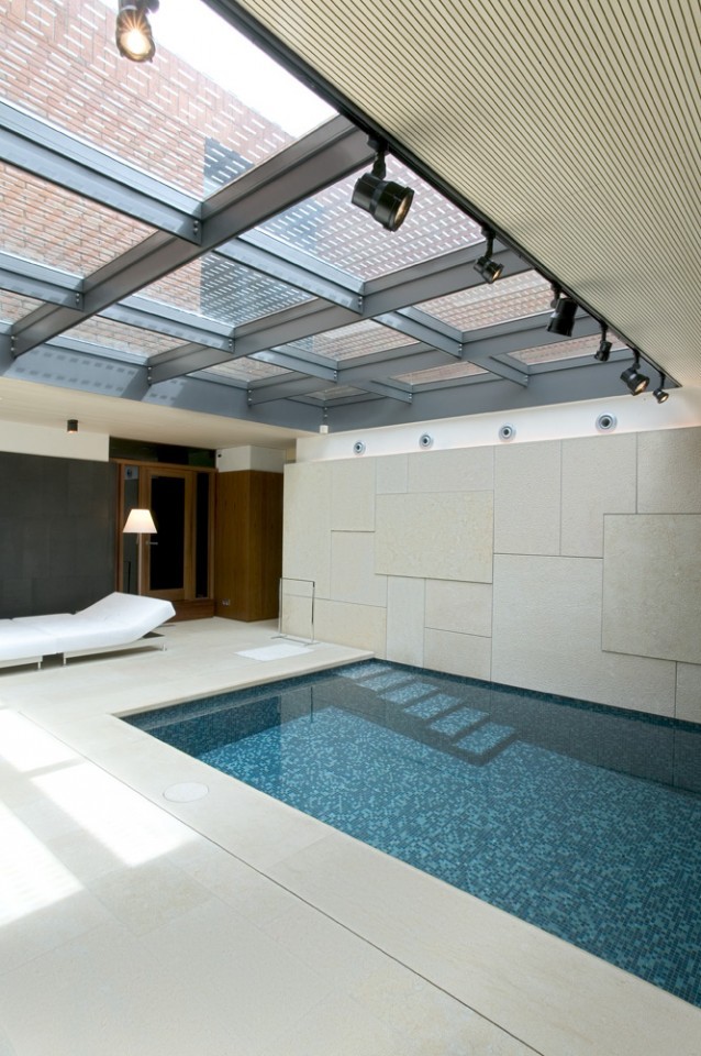 Idee per una piscina coperta contemporanea rettangolare di medie dimensioni