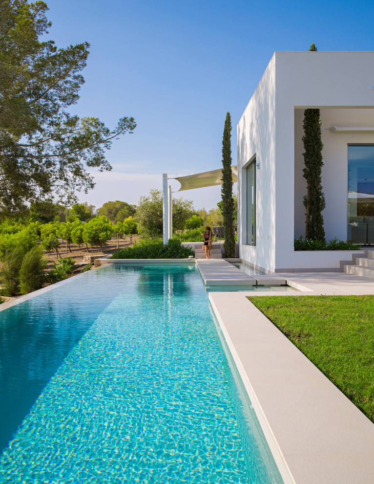 Example of a minimalist pool design in Alicante-Costa Blanca