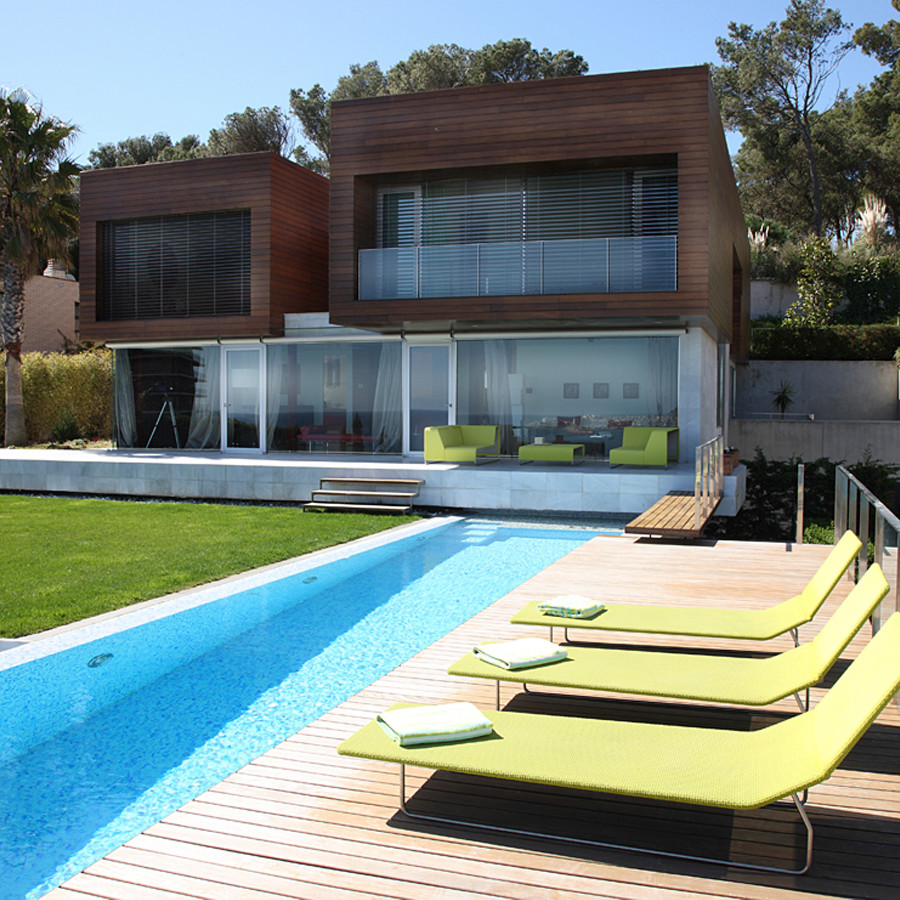 Foto di una piscina monocorsia design rettangolare di medie dimensioni e davanti casa