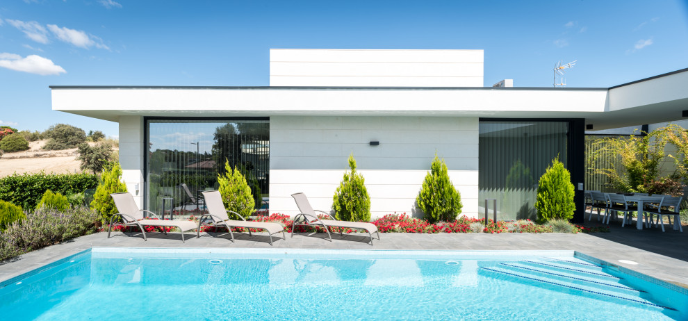 Modelo de piscina moderna grande rectangular