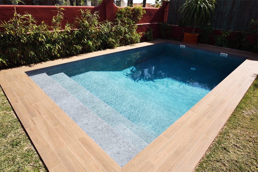 Foto di una piscina monocorsia moderna rettangolare