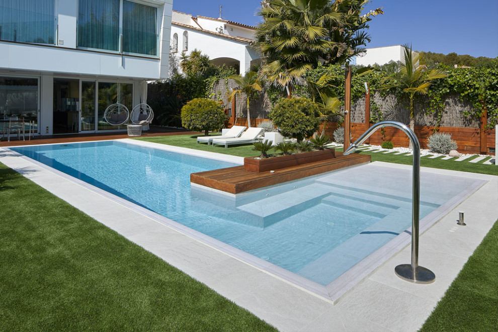 This is an example of a large contemporary l-shaped swimming pool in Barcelona.