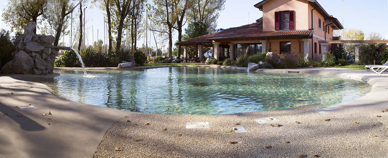 Photo of a farmhouse swimming pool in Venice.
