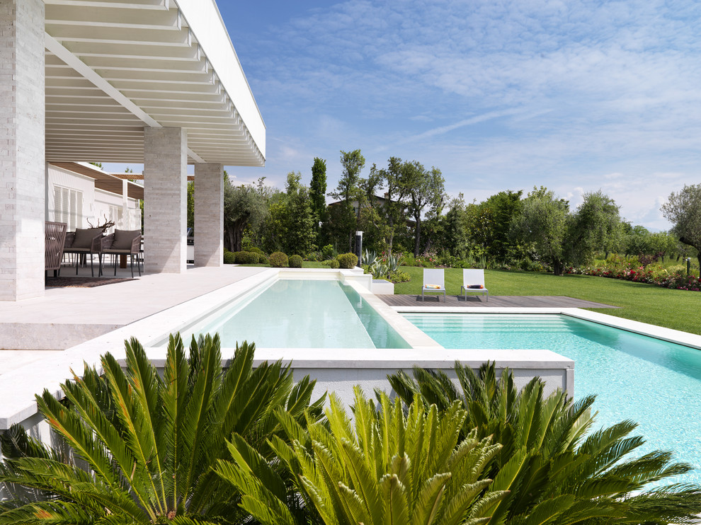 This is an example of an expansive contemporary back rectangular swimming pool in Milan.