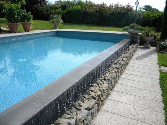 PISCINE A SFIORO - Country - Swimming Pool & Hot Tub - Florence - by  Oroblupiscine | Houzz IE