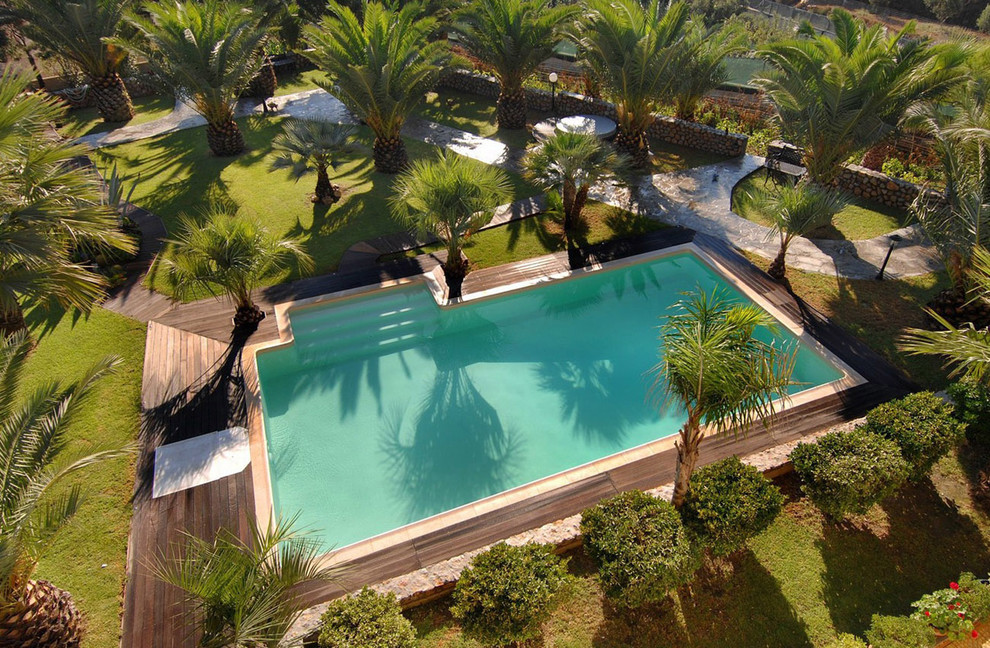 Foto di una piscina mediterranea