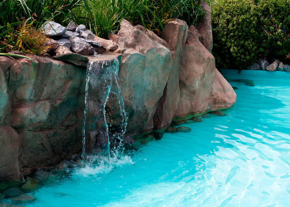 Inspiration for a tropical pool remodel in Rome