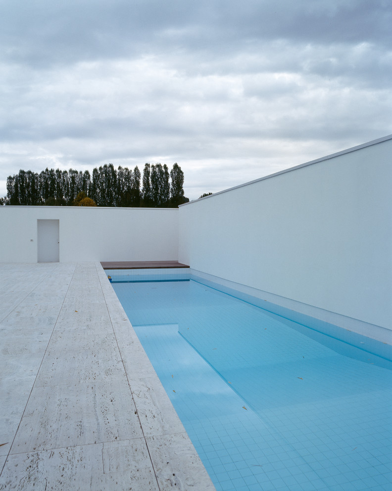 Idee per una piscina monocorsia design rettangolare di medie dimensioni