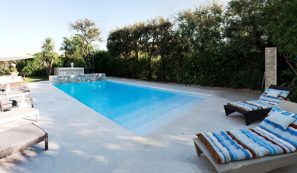 Ispirazione per una piscina mediterranea