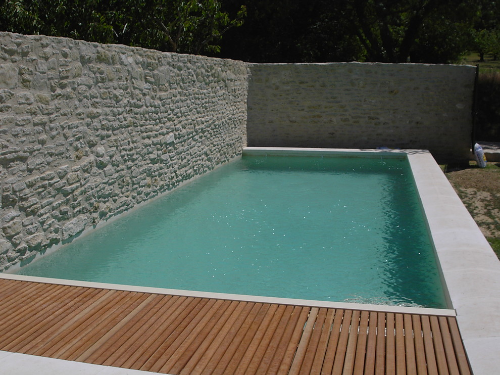 Пример оригинального дизайна: бассейн в средиземноморском стиле