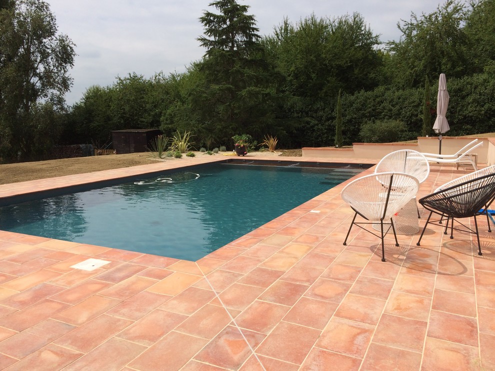 Réalisation d'une piscine méditerranéenne.