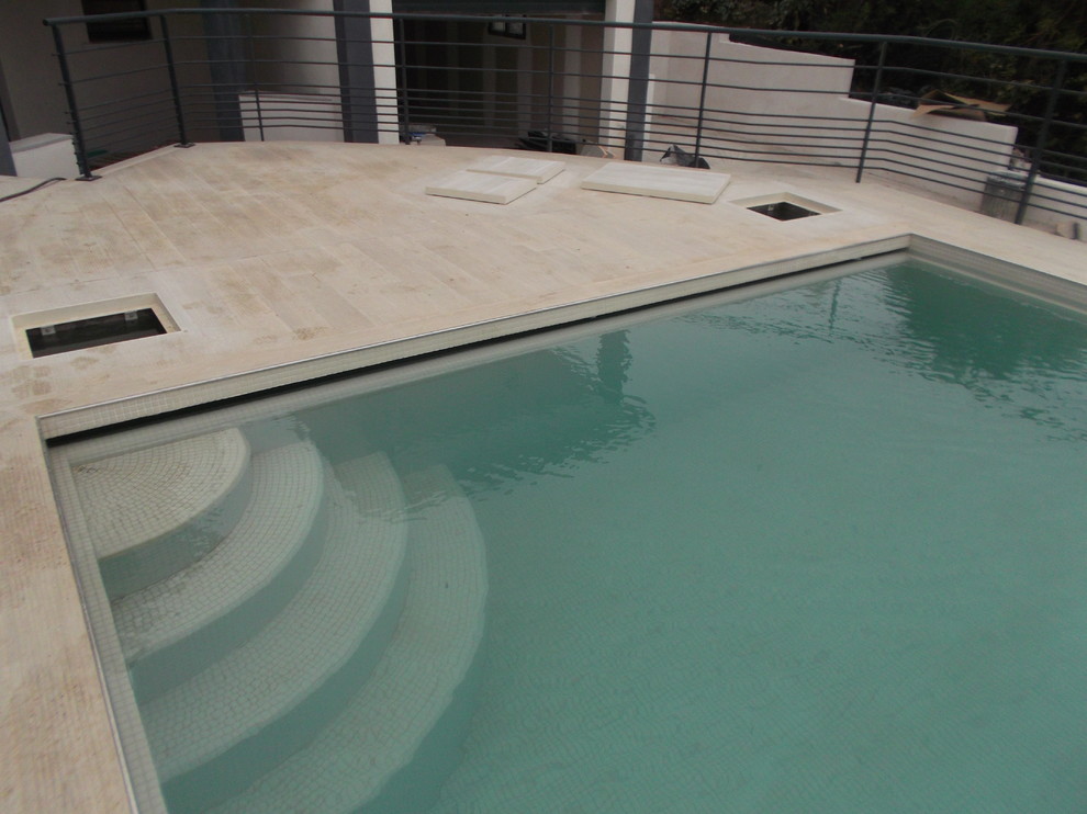 Example of a minimalist pool design in Marseille