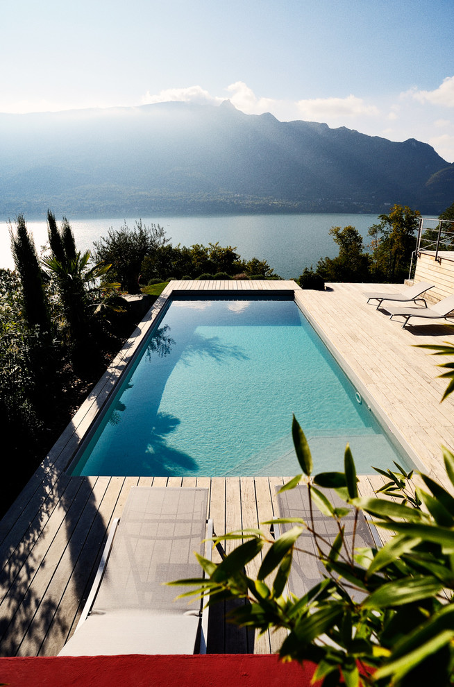 Example of a minimalist pool design in Grenoble