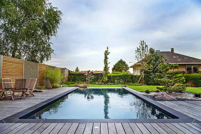 La piscine vue en longueur - Classique - Piscine - Nancy - par Pauchard  Paysages | Houzz