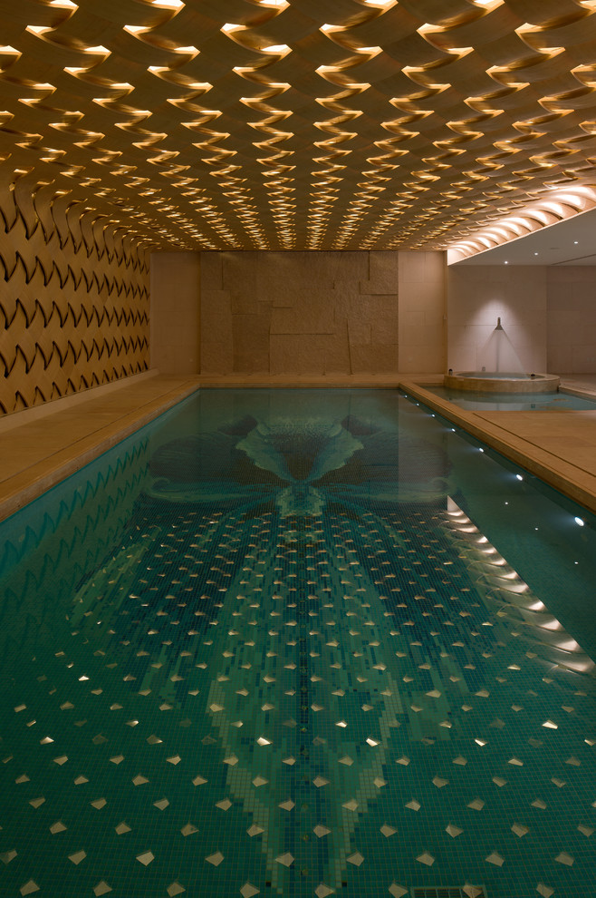 Idée de décoration pour une piscine asiatique rectangle.