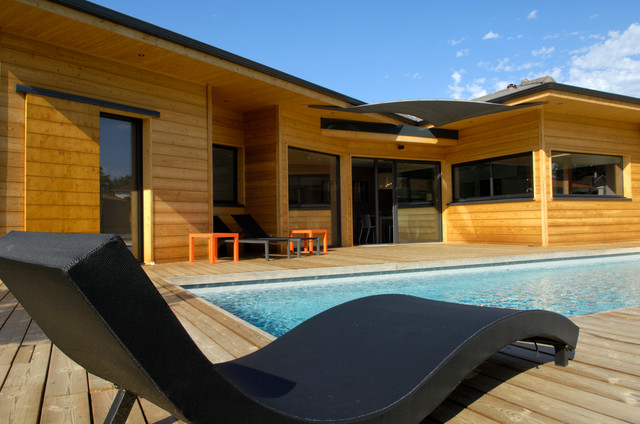 Maison Villette D'anthon Modern Pools Lyon von Habitat bois