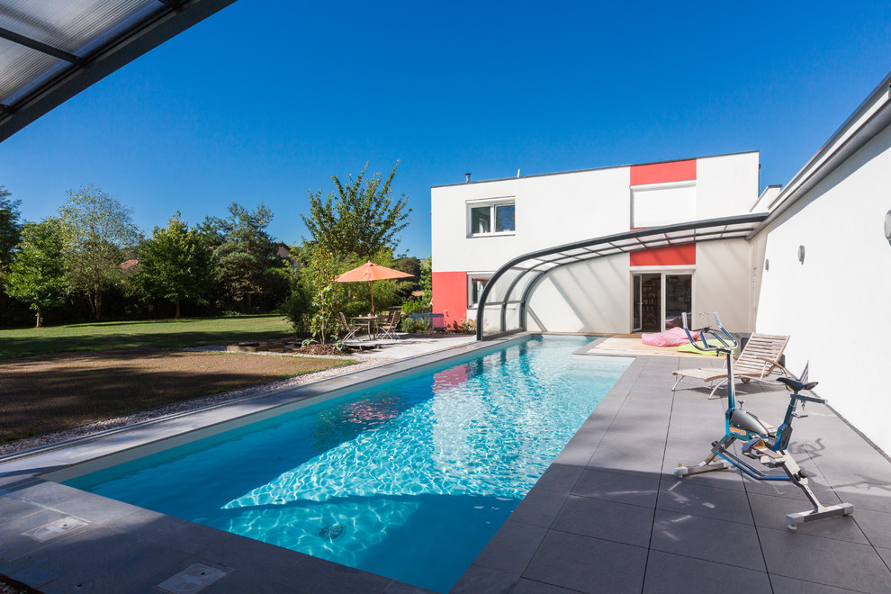 Photo of a modern swimming pool in Nancy.