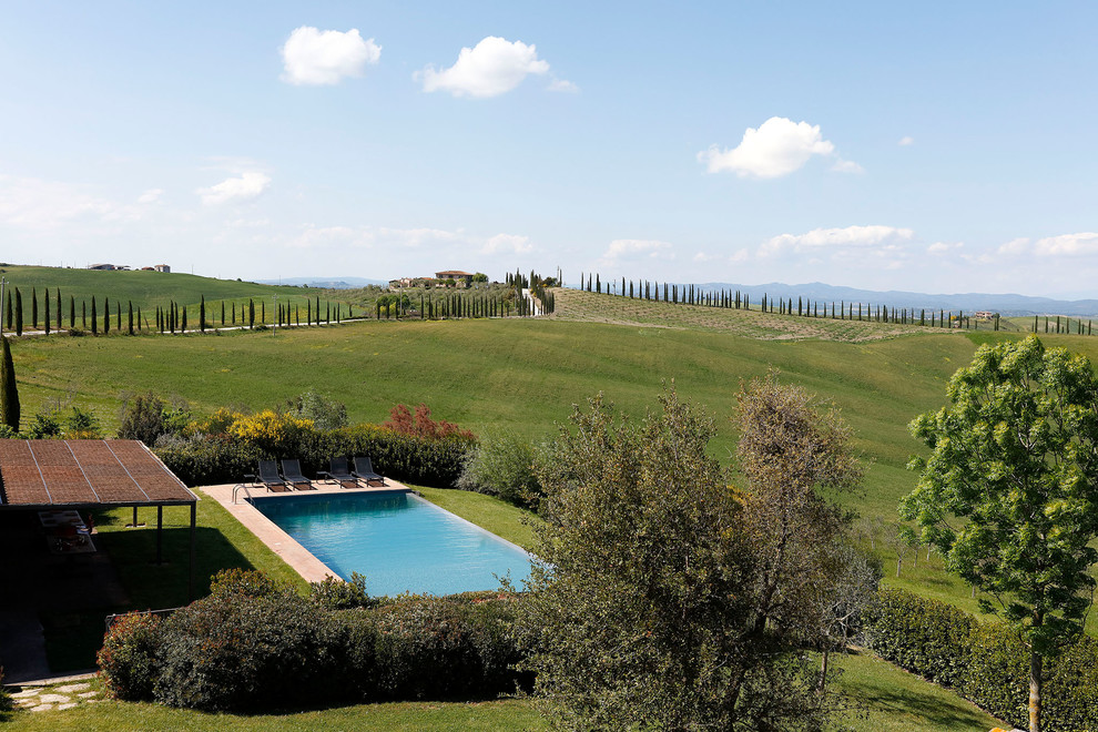 Tuscan pool photo in Other