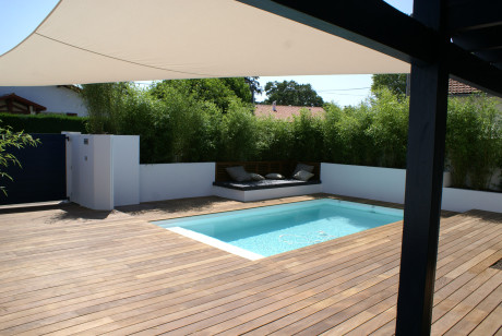 Inspiration for a contemporary pool remodel in Bordeaux