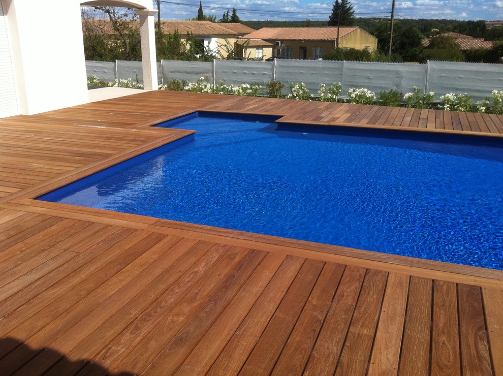 Design ideas for a contemporary swimming pool in Montpellier.