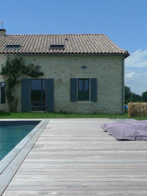 Example of a trendy pool design in Bordeaux