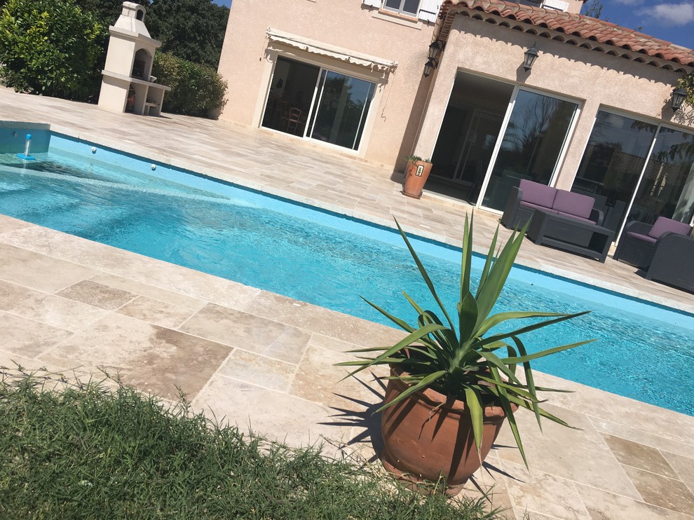 Terrasse Et Contour De Piscine En Travertin Modern Pools Sonstige Von Id Projectt Houzz