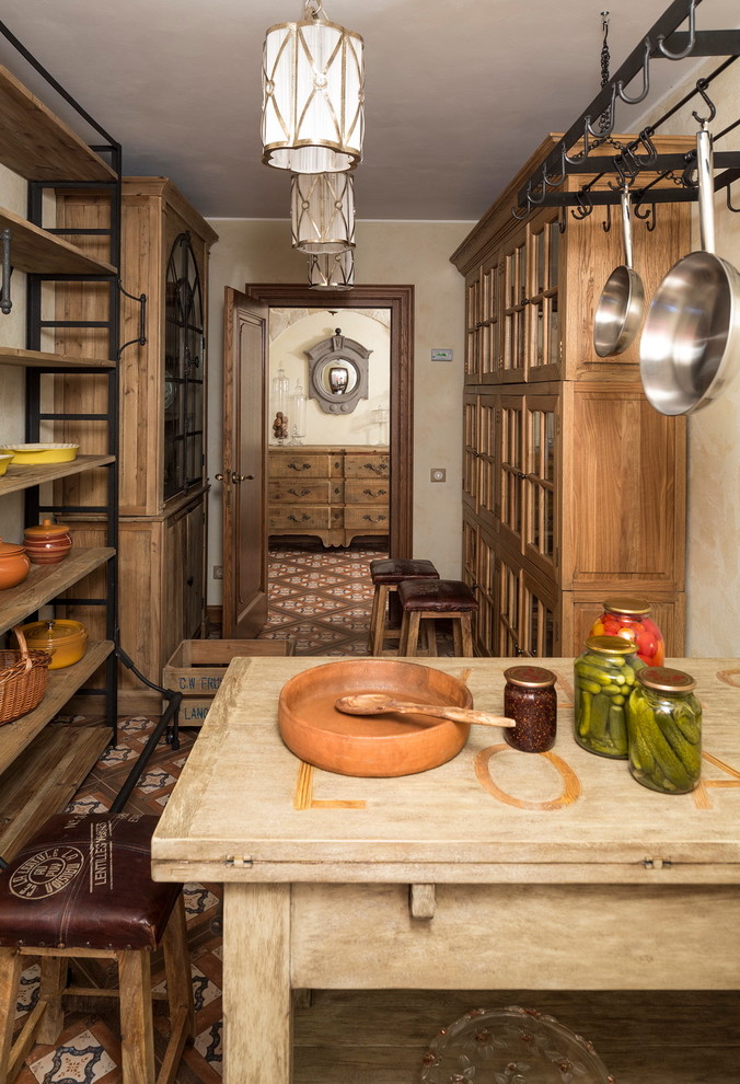 Esempio di una piccola cucina rustica con pavimento con piastrelle in ceramica